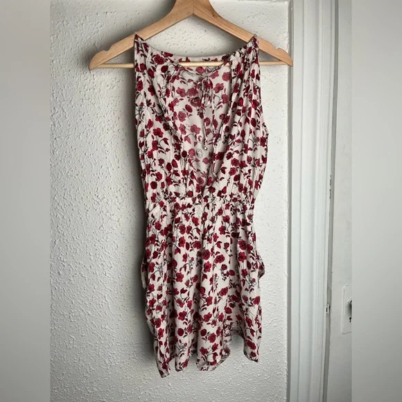 Divided H&M Red Floral Patterned romper - Picture 5 of 8